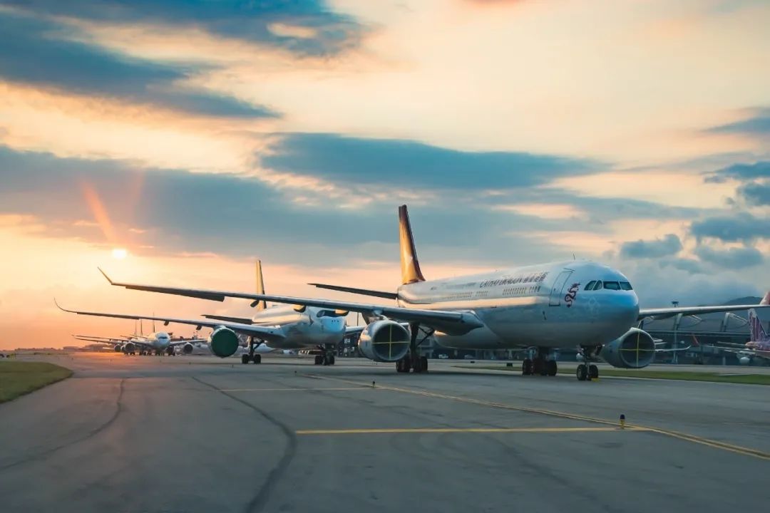 价格大跳水！暑期航司增运力，机票越来越便宜，国际比国内还低！