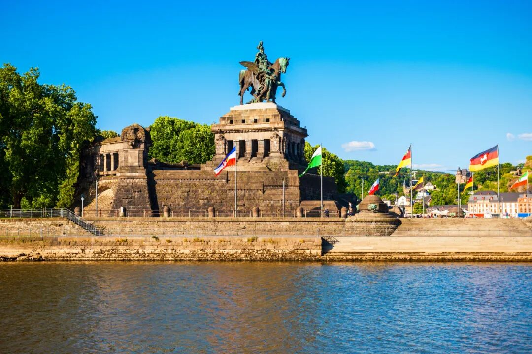 威廉一世骑马雕像