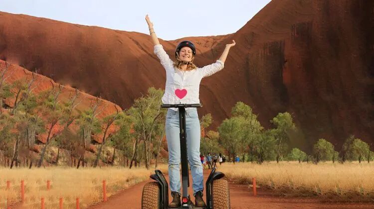 乌鲁鲁是哪里？星空讲解员手持激光笔对着浩瀚宇宙讲星星？