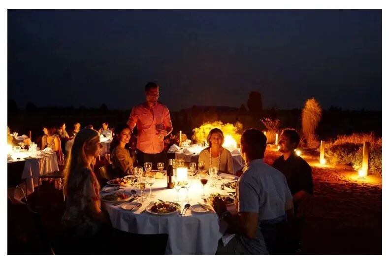 乌鲁鲁是哪里？星空讲解员手持激光笔对着浩瀚宇宙讲星星？